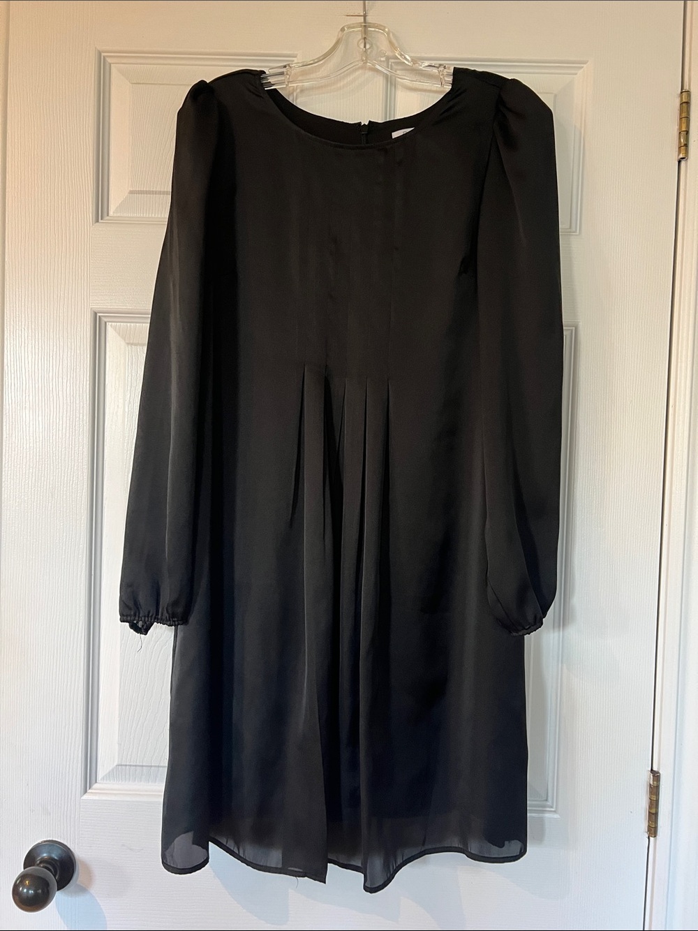 ALFRED SUNG Black Long-Sleeve Pleated Shift Dress